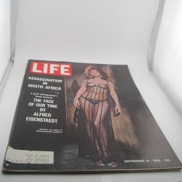 Life Magazine September 16 1966 Assassination in South Africa - Sophia Loren - Picture 1 of 2